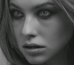 hailee steinfeld red carpet