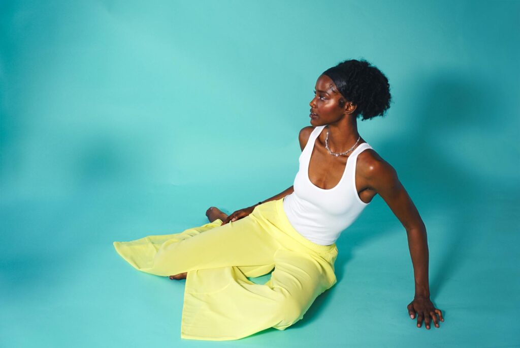 model wearing plain white t-shirt